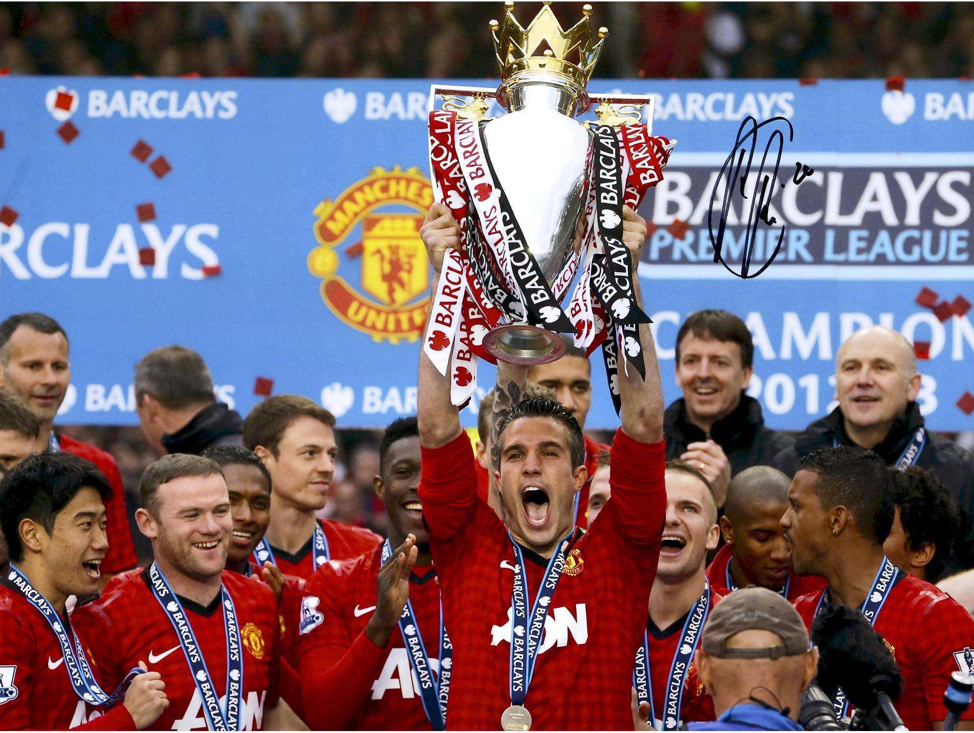 一名球員從 一名球員從